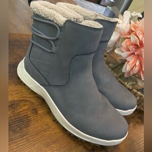 Khombu Water Repellent Ankle Boots Sarah Taupe Womens Size 9